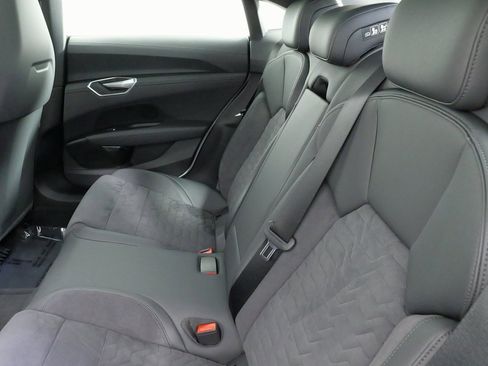 Used 2023 Audi e-tron GT Premium Plus image 41