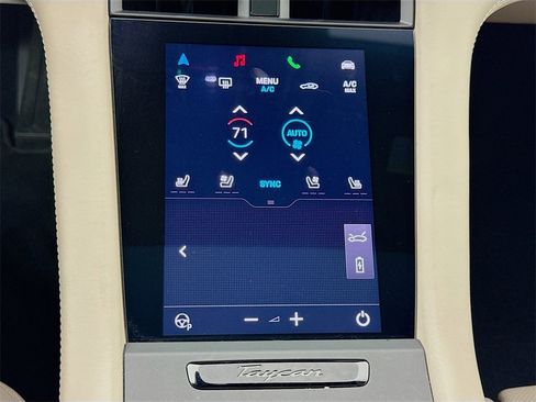 Used 2022 Porsche Taycan image 23