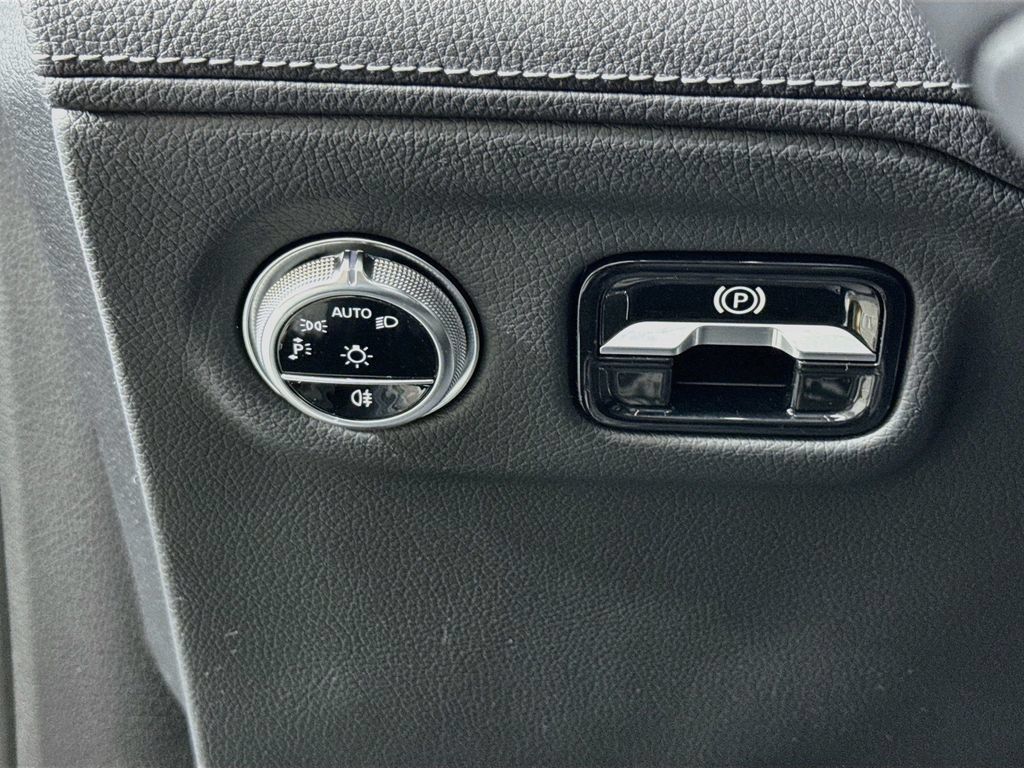 Used 2023 Mercedes-Benz EQS 580 4MATIC SUV image 10