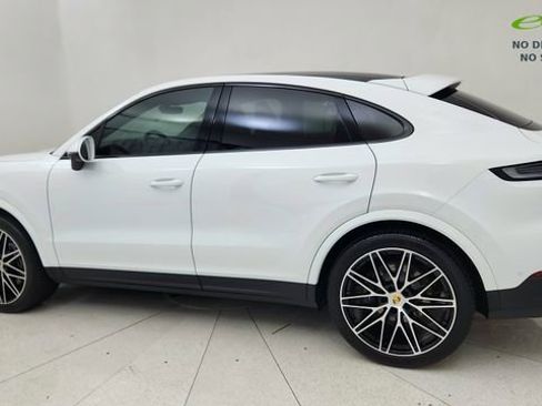 Used 2024 Porsche Cayenne Coupe AWD/4WD image 4