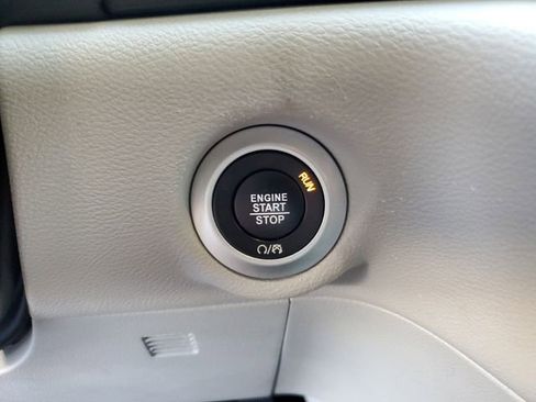 Used 2024 Chrysler Pacifica Touring-L FWD image 23