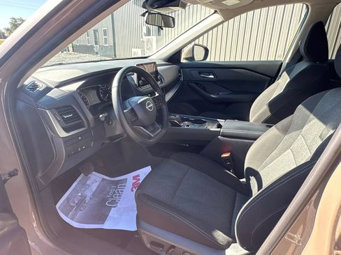 Used 2025 Nissan Rogue SV FWD image 4
