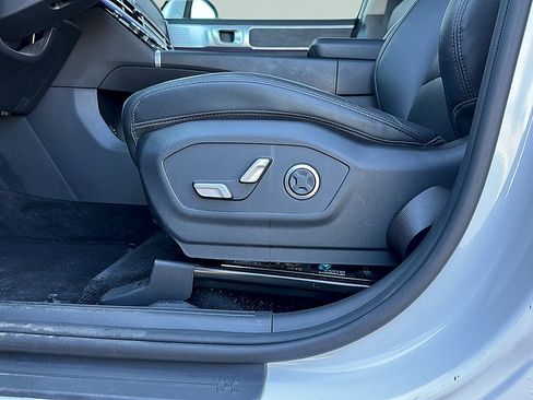 Used 2025 Hyundai Santa Fe Limited AWD/4WD image 23