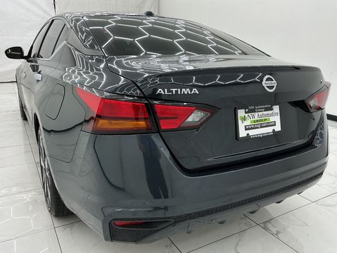 Used 2022 Nissan Altima 2.5 SV FWD image 9