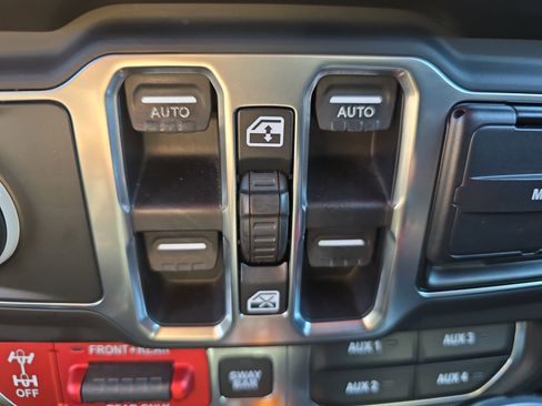 Used 2018 Jeep Wrangler Unlimited Rubicon w/ Dual Top Group image 30