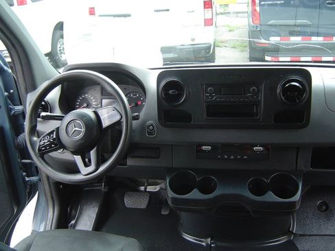 Used 2021 Mercedes-Benz Sprinter 2500 image 11