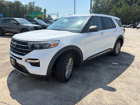 Used 2020 Ford Explorer XLT w/ Equipment Group 202A RWD image 40