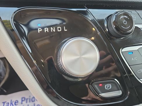 Used 2023 Chrysler Pacifica Touring-L FWD image 30