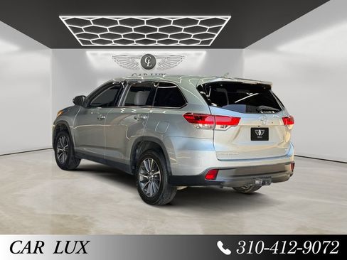 Used 2019 Toyota Highlander XLE FWD image 3