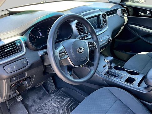 Used 2019 Kia Sorento FWD image 12