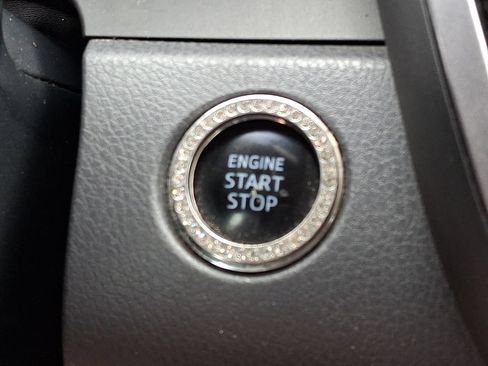 Used 2018 Toyota Camry SE w/ Convenience Package FWD image 25