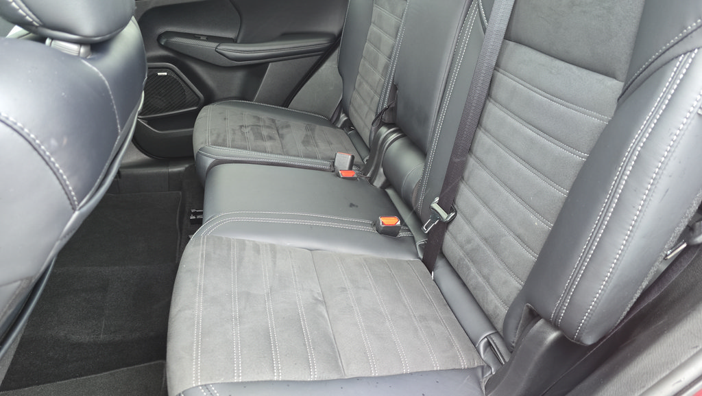 Used 2025 Mitsubishi Outlander SE FWD image 30