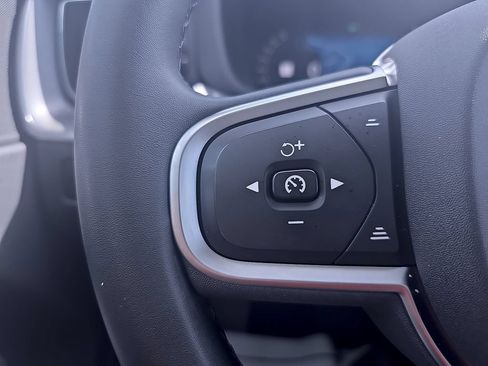 Certified 2025 Volvo XC60 B5 Core AWD/4WD image 25