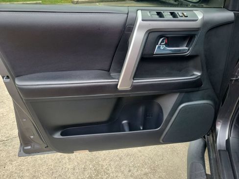 Used 2016 Toyota 4Runner SR5 RWD image 12