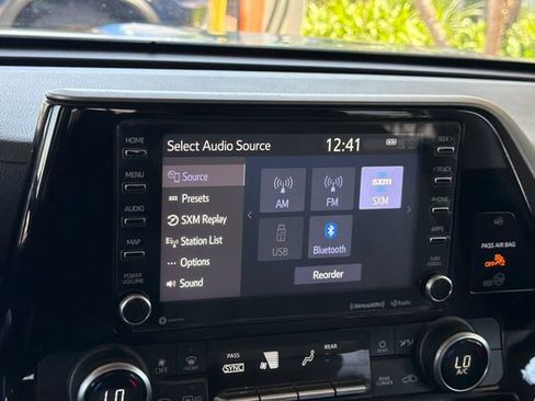 Used 2020 Toyota Highlander LE FWD image 23