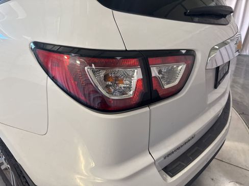 Used 2017 Chevrolet Traverse LT image 10