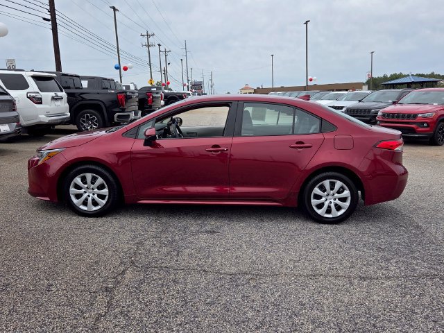 Used 2023 Toyota Corolla LE FWD image 4