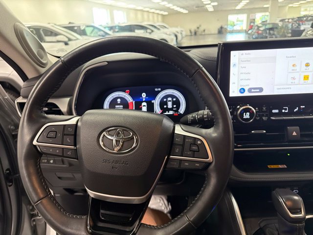 Used 2024 Toyota Highlander Platinum AWD/4WD image 22