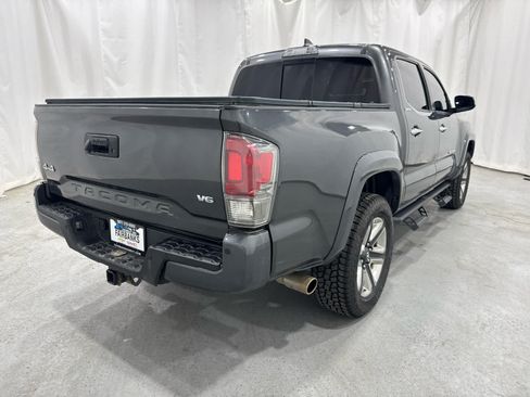 Used 2017 Toyota Tacoma Limited w/ Tow Package AWD/4WD image 5