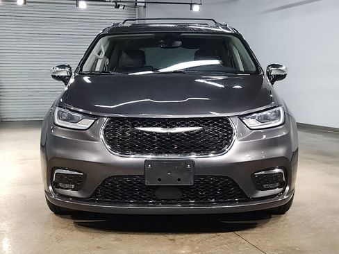 Used 2023 Chrysler Pacifica Limited FWD image 2