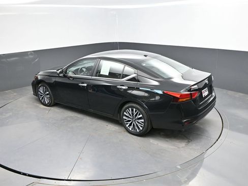 Used 2025 Nissan Altima 2.5 SV FWD image 27