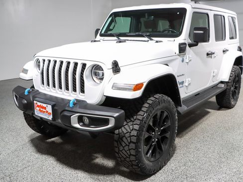Used 2022 Jeep Wrangler Unlimited Sahara w/ Cold Weather Group AWD/4WD image 31