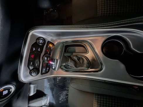 Used 2019 Dodge Challenger SXT image 25