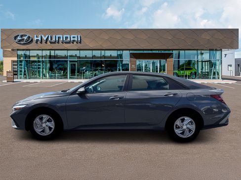 New 2026 Hyundai Elantra SE FWD image 3
