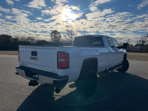 Used 2018 GMC Sierra 2500 SLE w/ SLE Preferred Package image 8