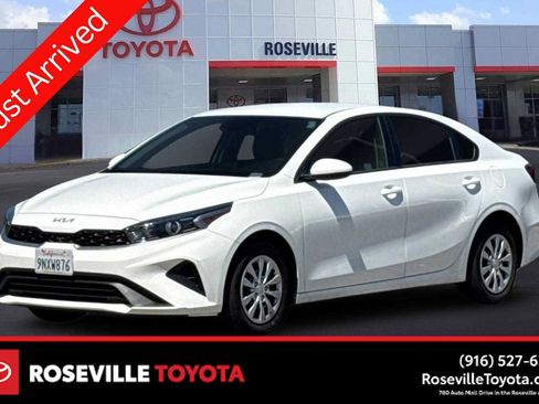 Used 2024 Kia Forte LX FWD image 1