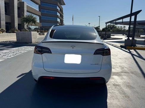 Used 2023 Tesla Model Y Performance image 7