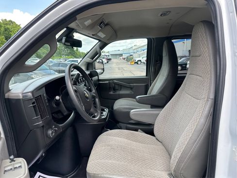 Used 2020 Chevrolet Express 3500 LT w/ LT Preferred Equipment Group RWD image 9