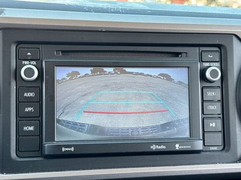 Used 2017 Toyota Tacoma SR5 RWD image 17