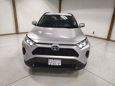 Used 2025 Toyota RAV4 XLE AWD/4WD image 3