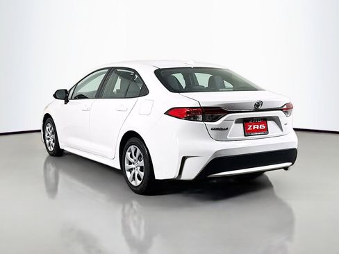 Used 2021 Toyota Corolla LE image 3