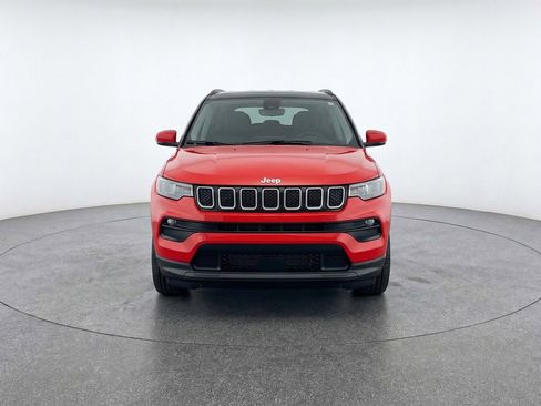 Used 2025 Jeep Compass Trailhawk image 2