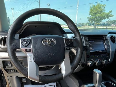 Used 2015 Toyota Tundra SR5 w/ TRD Off Road Package AWD/4WD image 18