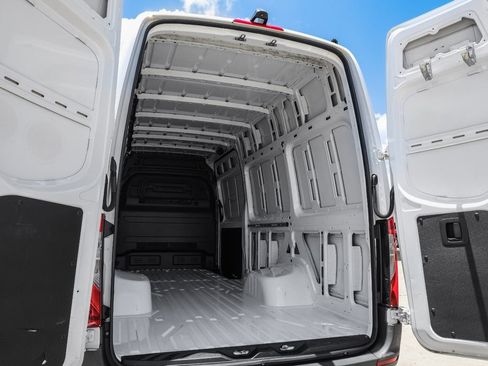 Used 2019 Mercedes-Benz Sprinter 170 Cargo image 41