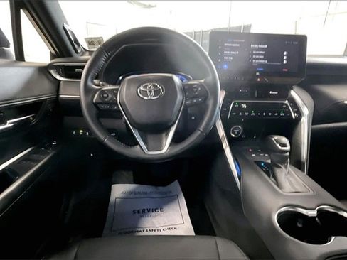 Used 2023 Toyota Venza Limited image 8