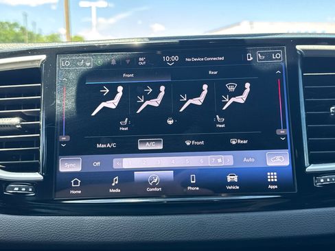 Used 2025 Chrysler Pacifica Select FWD image 12