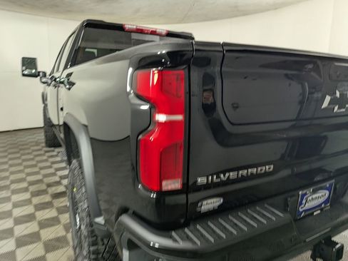 New 2026 Chevrolet Silverado 2500 ZR2 image 12