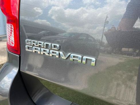 Used 2017 Dodge Grand Caravan SXT w/ Blacktop Package FWD image 10