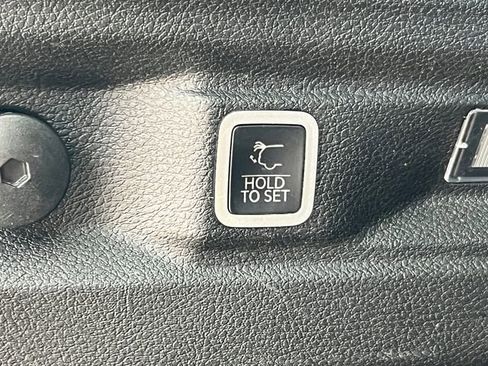 Used 2023 Jeep Grand Cherokee L Limited AWD/4WD image 43
