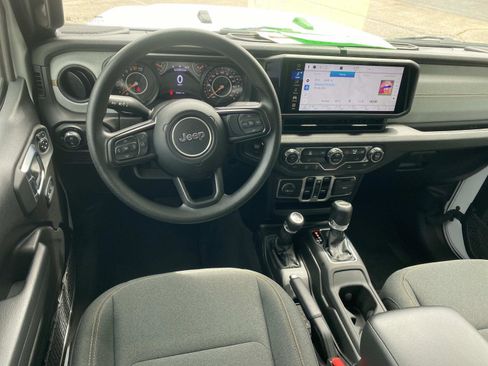 Used 2025 Jeep Gladiator Sport AWD/4WD image 18