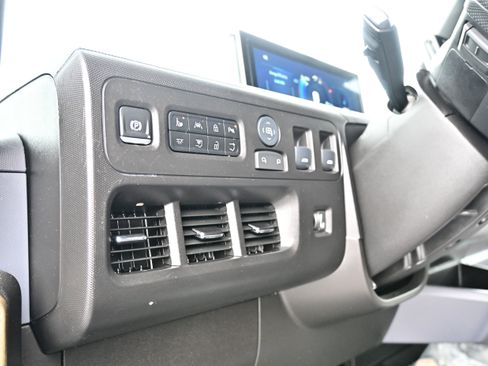 Used 2024 Chevrolet Brightdrop 400 w/ Commercial Equipment Package AWD/4WD image 15