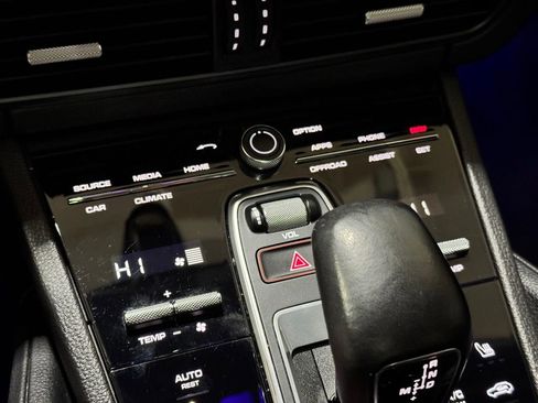 Used 2022 Porsche Cayenne S image 15