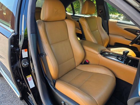 Used 2015 Lexus LS 460 AWD w/ F Sport Package image 42