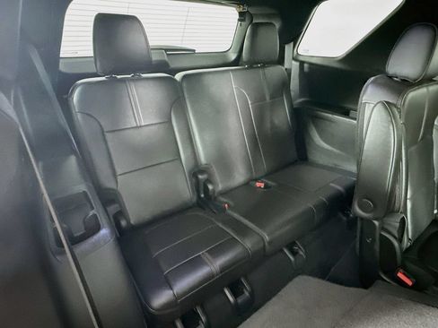 Used 2023 Chevrolet Traverse RS FWD image 35