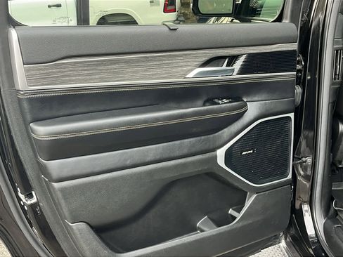 Used 2022 Jeep Wagoneer Series III w/ Convenience Group I AWD/4WD image 25