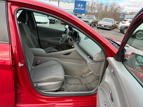 Used 2023 Hyundai Elantra SEL image 17